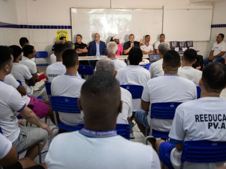 Caruaru Promove Doação de Livros e Encontro com Escritores na Penitenciária Juiz Plácido de Souza Caruaru Promove Doação de Livros e Encontro com Escritores na Penitenciária Juiz Plácido de Souza