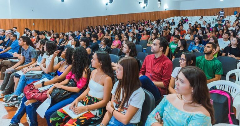 Cursinho Popular Edilson de Góis: 600 Vagas Gratuitas em Caruaru para o Enem 2026 Cursinho Popular Edilson de Góis: 600 Vagas Gratuitas em Caruaru para o Enem 2026