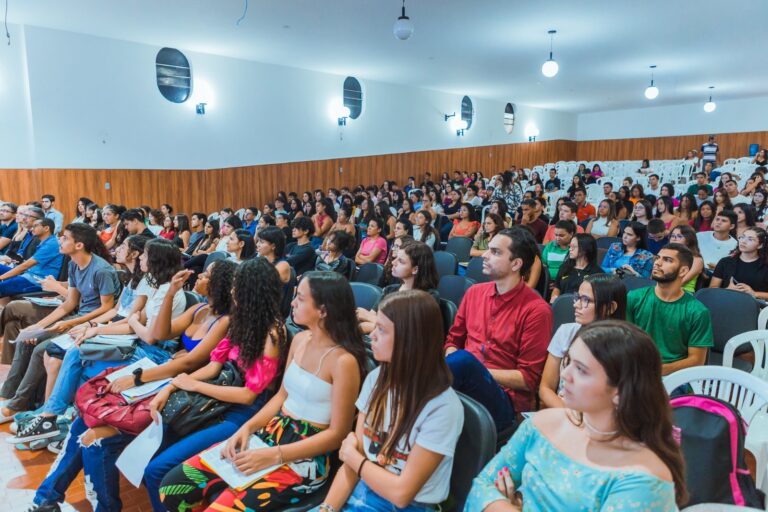 Cursinho Popular Edilson de Góis: 600 Vagas Gratuitas para o Enem em Caruaru Cursinho Popular Edilson de Góis: 600 Vagas Gratuitas para o Enem em Caruaru