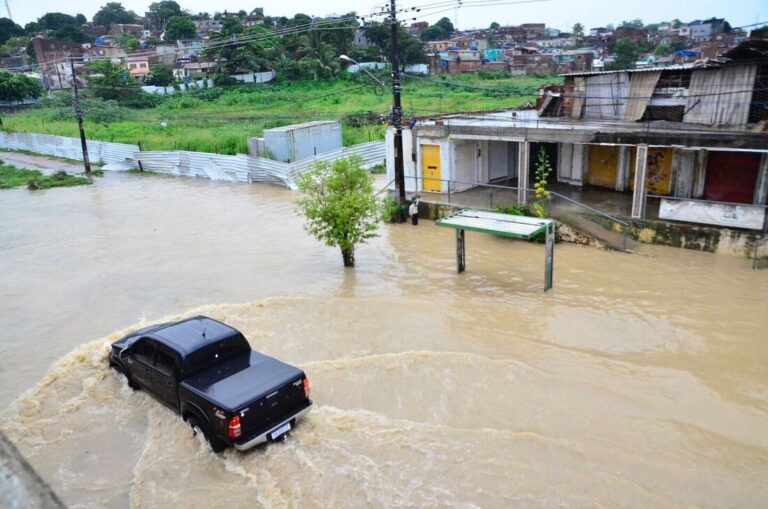 Defesa Civil Oferece Cadastro Gratuito para Alertas Climáticos via SMS e WhatsApp