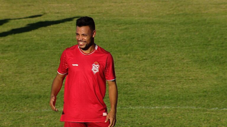Elivelton é dispensado pelo Central após falta de apresentação