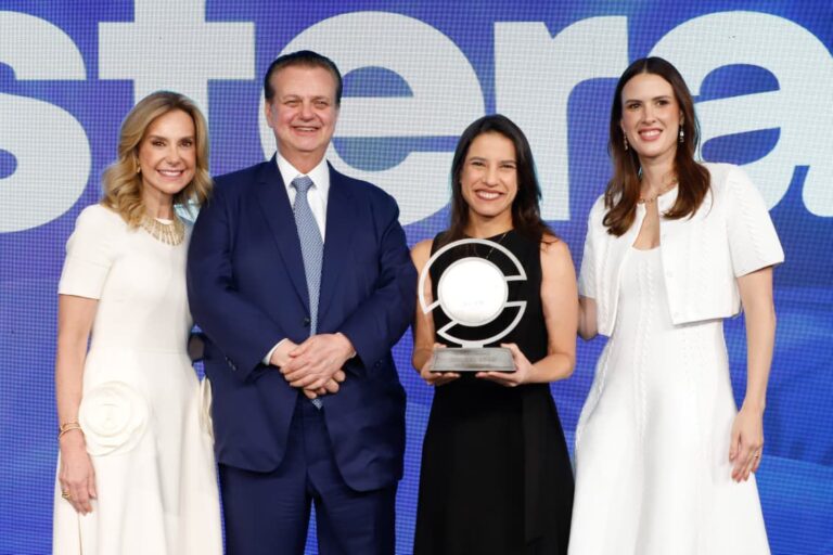 Governadora Raquel Lyra é Reconhecida com Prêmio Mulheres Exponenciais 2026 e Defende Avanços em Políticas Públicas Femininas Governadora Raquel Lyra é Reconhecida com Prêmio Mulheres Exponenciais 2026 e Defende Avanços em Pol