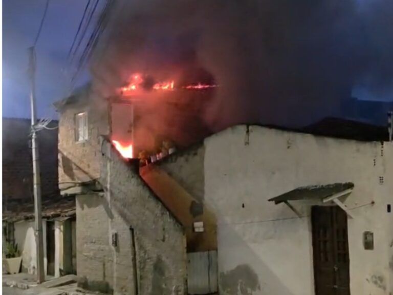 Incêndio Devasta Residência no Bairro São Francisco em Caruaru