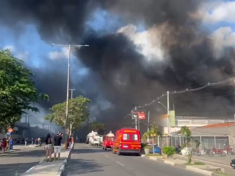 Incêndio em Loja de Utilidades em Caruaru Deixa Centenas sem Energia