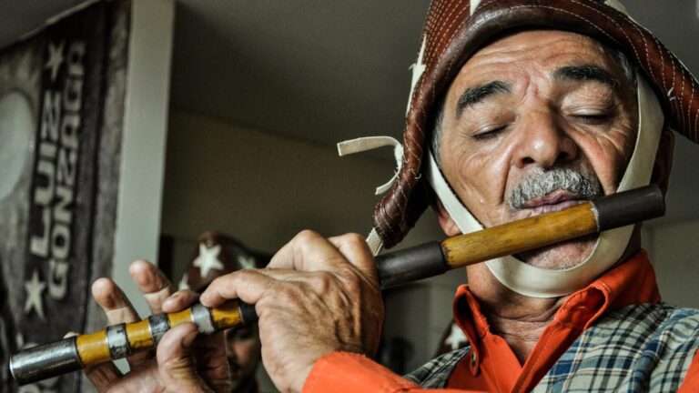 Lançamento de Livro e Curta-Metragem sobre João do Pife em Caruaru: Uma Celebração da Cultura Nordestina Lançamento de Livro e Curta-Metragem sobre João do Pife em Caruaru: Uma Celebração da Cultura Nordes