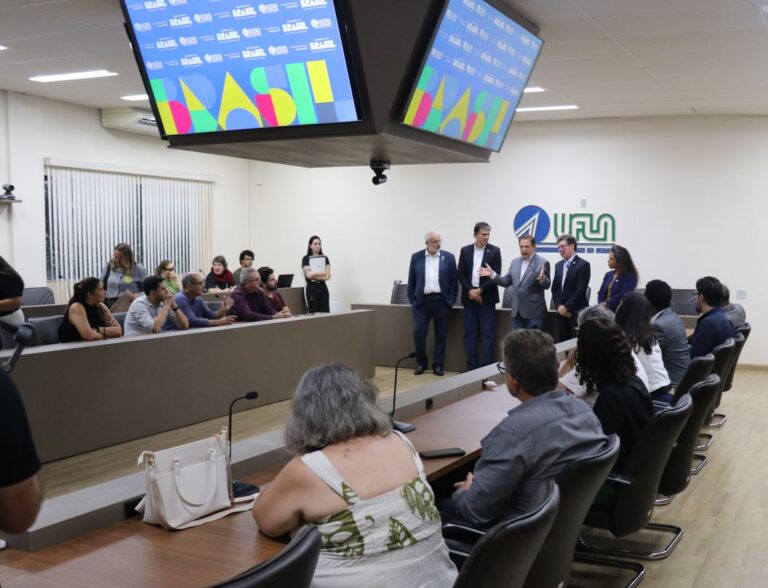 Ministro da Educação Anuncia Investimentos na UFLA e Destaca Importância das Universidades
