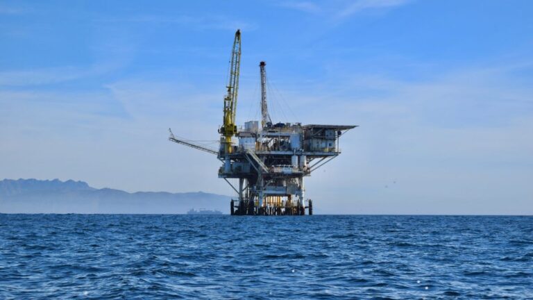 Preço do Petróleo Alcança Nível Histórico: A Maior Alta Desde 1990