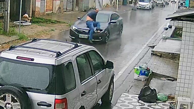 Advogada Arrasta Homem em Veículo Após Desobedecer Ordem Judicial em Caruaru Advogada Arrasta Homem em Veículo Após Desobedecer Ordem Judicial em Caruaru