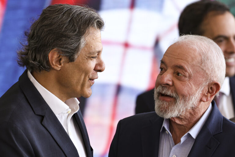 Análise da Folha: 'Fracasso Alarmante' na Política Fiscal do Governo Lula