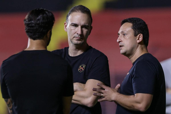 Beto Lago: Novo Treinador do Sport Precisa de Respaldo para Ter Sucesso Beto Lago: Novo Treinador do Sport Precisa de Respaldo para Ter Sucesso