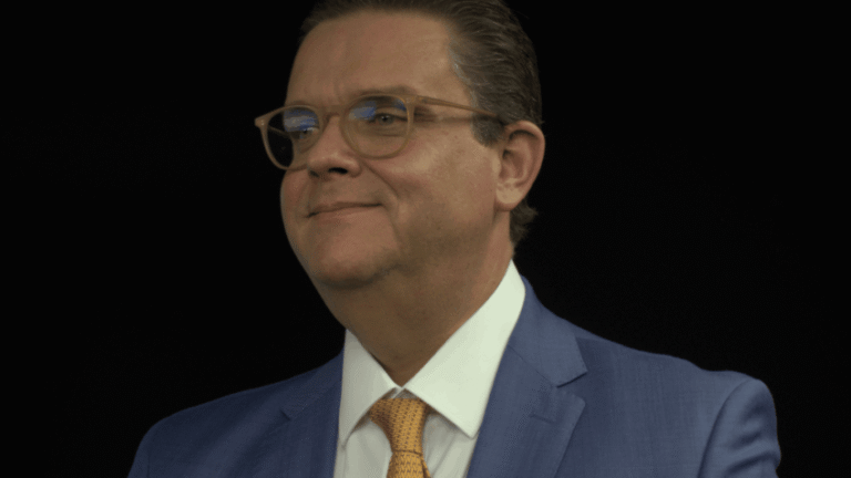 Ministro da Previdência, Wolney Queiroz, é internado no Recife com desconforto abdominal