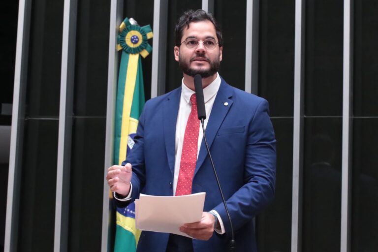 Mudança na Filiação de Túlio Gadêlha: Evento Agora Será em Caruaru Mudança na Filiação de Túlio Gadêlha: Evento Agora Será em Caruaru