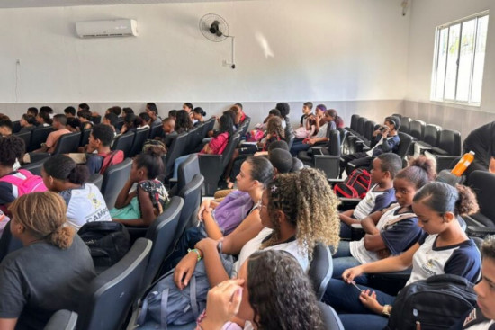 Palestra sobre Educação Digital e Midiática no Colégio 29 de Maio: Um Passo para a Segurança Online Palestra sobre Educação Digital e Midiática no Colégio 29 de Maio: Um Passo para a Segurança Online
