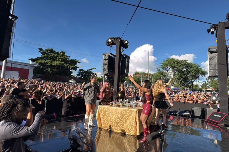 Priscila Senna Leva Multidão ao Show Gratuito na Estação Ferroviária de Caruaru Priscila Senna Leva Multidão ao Show Gratuito na Estação Ferroviária de Caruaru