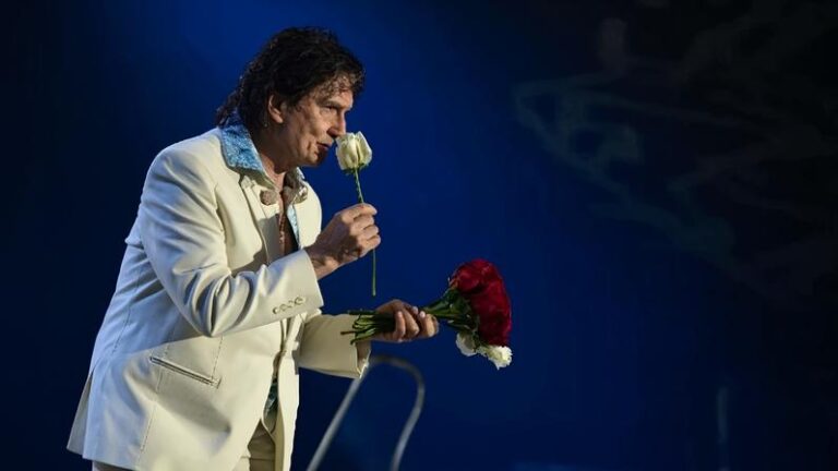 Roberto Carlos Celebra 85 Anos com Show Especial e Turnê Internacional Roberto Carlos Celebra 85 Anos com Show Especial e Turnê Internacional