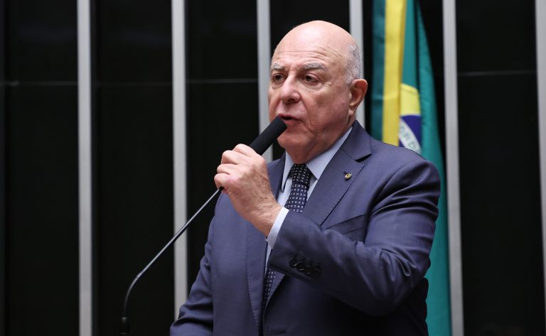 Deputados Debatem Política Nacional de Minerais Críticos e Estratégicos Deputados Debatem Política Nacional de Minerais Críticos e Estratégicos