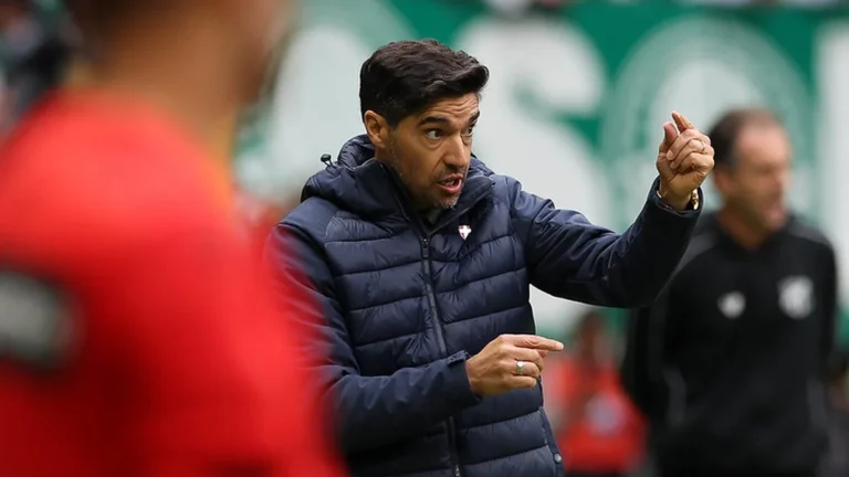 Abel Ferreira e os Desafios do Futebol Brasileiro: Uma Análise Crítica