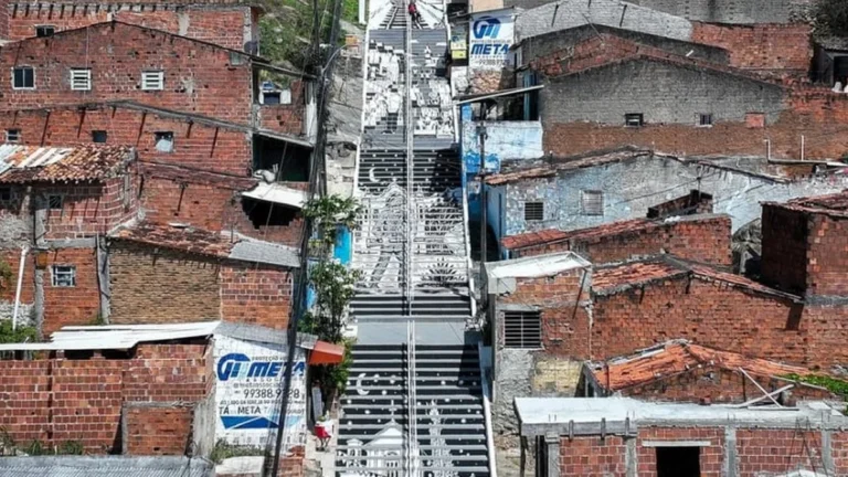 Escadaria do Monte Bom Jesus transforma-se com xilogravura e celebra cultura de Caruaru