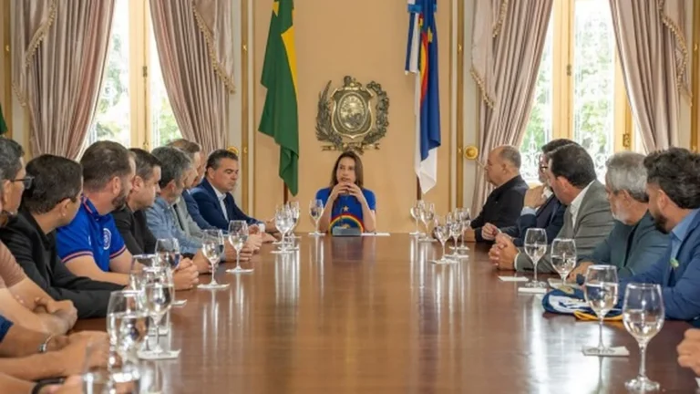 Governo de Pernambuco reforça apoio ao futebol local frente ao fim das bets Governo de Pernambuco reforça apoio ao futebol local frente ao fim das bets
