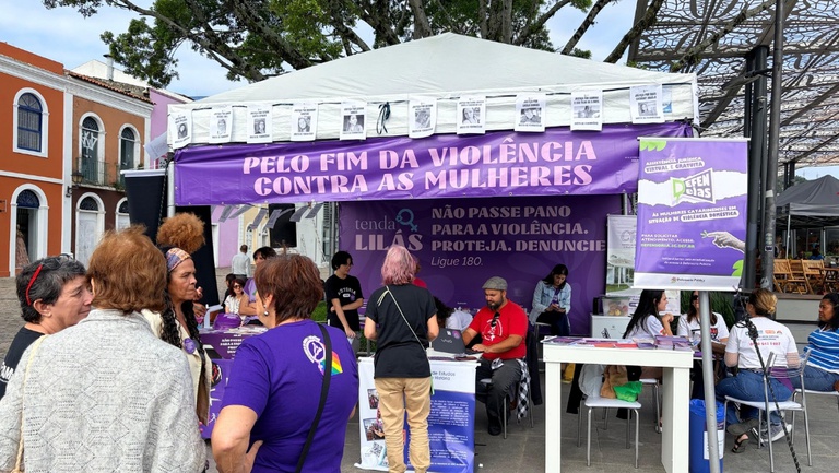 Tenda Lilás: Atendimento e Apoio às Mulheres em Florianópolis Tenda Lilás: Atendimento e Apoio às Mulheres em Florianópolis