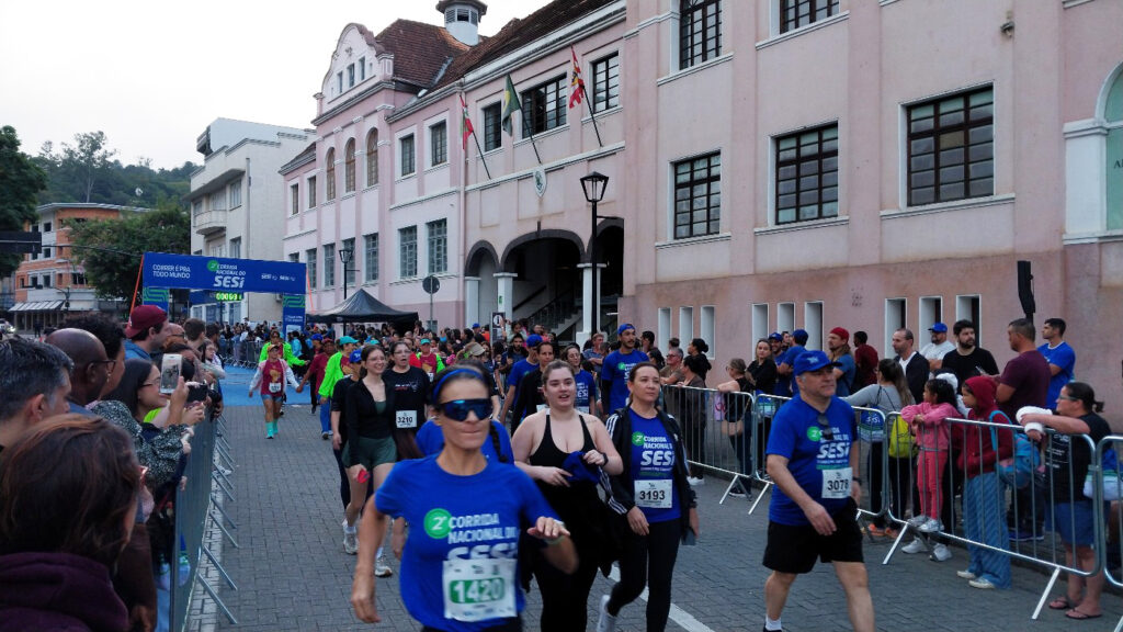 Blumenau Recebe 2,5 Mil Atletas na Corrida Nacional do SESI em Grande Estilo