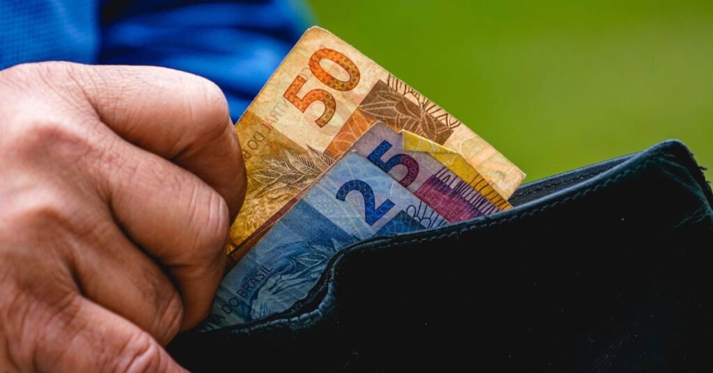 Renda em Santa Catarina Aumenta e Supera a Média Nacional: Um Marco Econômico