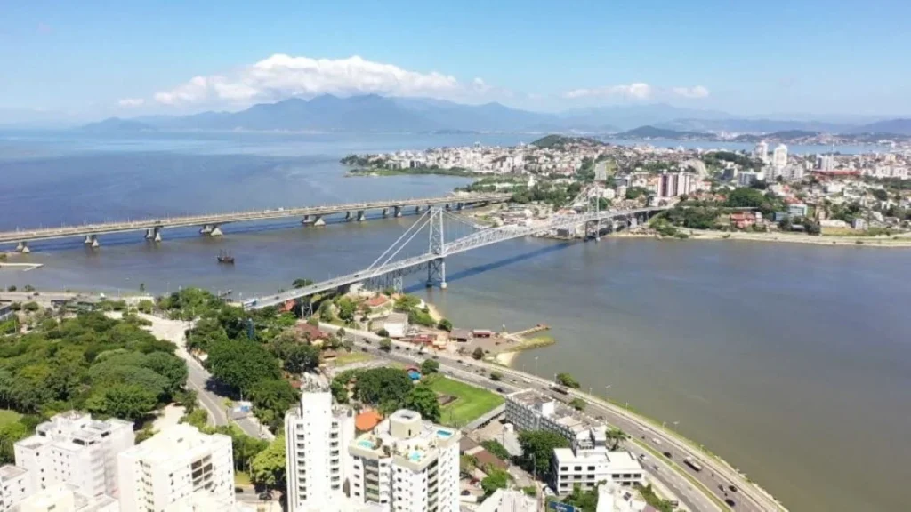 Florianópolis destaca-se no home office, mas Santa Catarina enfrenta queda no trabalho remoto