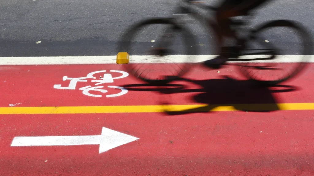 Recife amplia uso de bicicletas com recompensa via aplicativo, mas enfrenta limitação na infraestrutura cicloviária Recife amplia uso de bicicletas com recompensa via aplicativo, mas enfrenta limitação na infraestrut