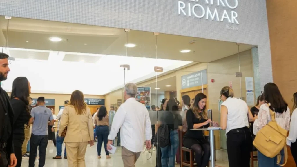 Programação Completa do Teatro RioMar: Shows, Stand-ups e Espetáculos para Outubro