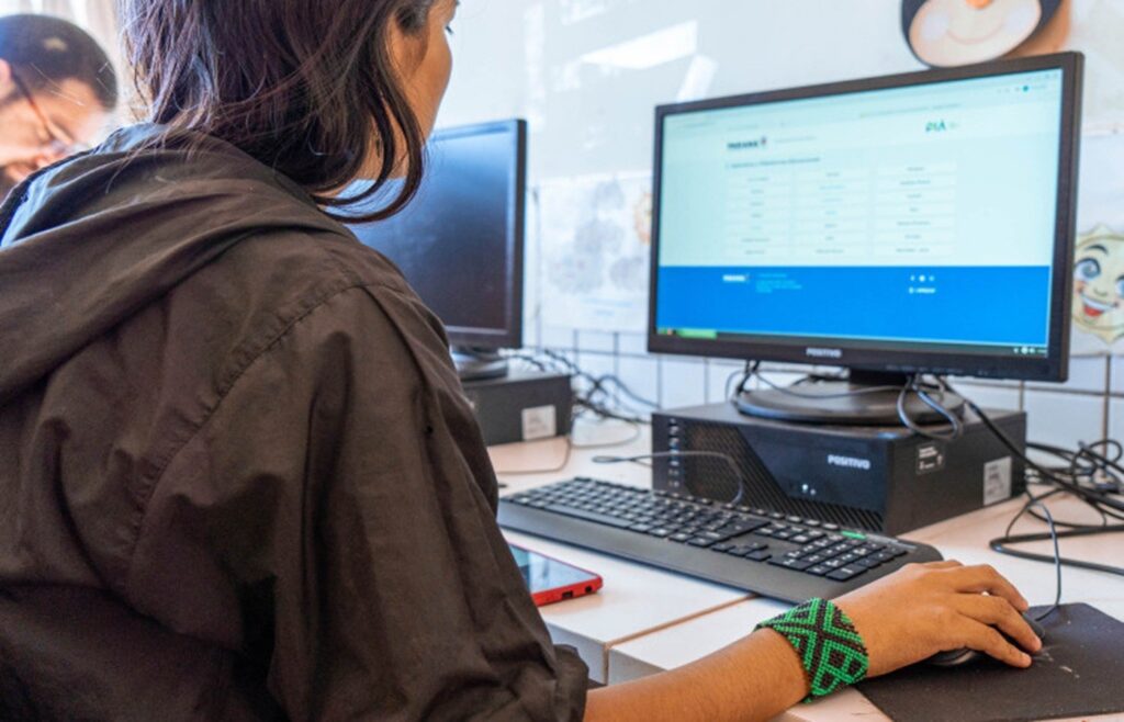 Nova Tecnologia Conecta Escolas Remotas à Internet via Satélite Imagem do artigo
