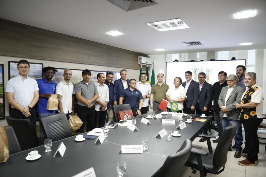 Chineses Avaliam Instalação de Fábrica de Equipamentos Agrícolas no RN Chineses Avaliam Instalação de Fábrica de Equipamentos Agrícolas no RN