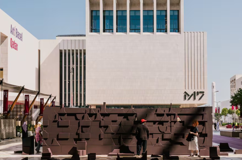 Art Basel Marca Sua Presença no Catar, Revelando a Arte do Oriente Médio Art Basel Marca Sua Presença no Catar, Revelando a Arte do Oriente Médio