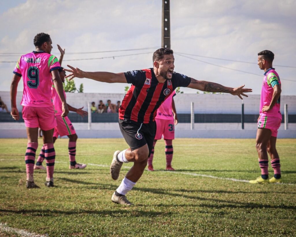 Santa Cruz de Natal e Laguna Empatam em Jogo Empolgante na Abertura da Sexta Rodada Santa Cruz de Natal e Laguna Empatam em Jogo Empolgante na Abertura da Sexta Rodada