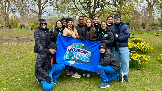 Estudantes de Mossoró Descobrem Londres: Palácio de Buckingham e Big Ben | Educação Estudantes de Mossoró Descobrem Londres: Palácio de Buckingham e Big Ben | Educação