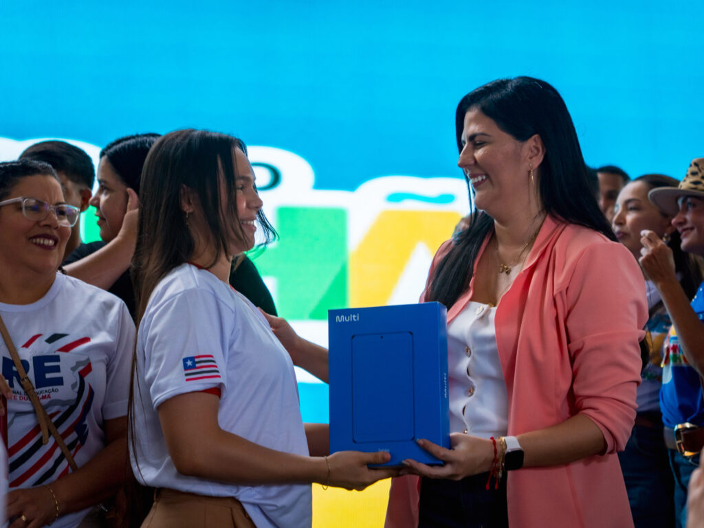 Mais de 20 mil tablets entregues em 24 horas: Um passo decisivo para a educação no Maranhão Mais de 20 mil tablets entregues em 24 horas: Um passo decisivo para a educação no Maranhão