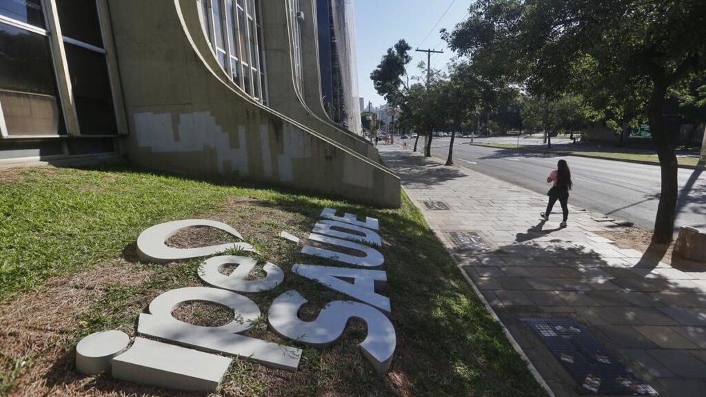 IPE Saúde enfrenta déficit de 50% de médicos em Passo Fundo, dificultando atendimentos