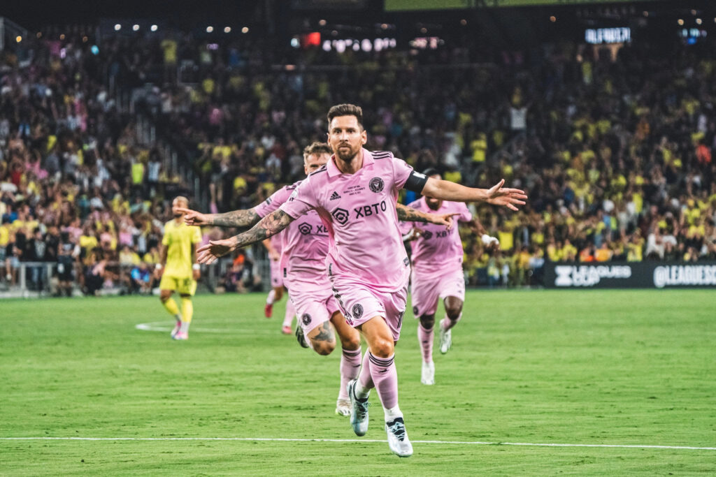 O Impacto Econômico da Chegada de Messi em Miami: Da Crise à Potência
