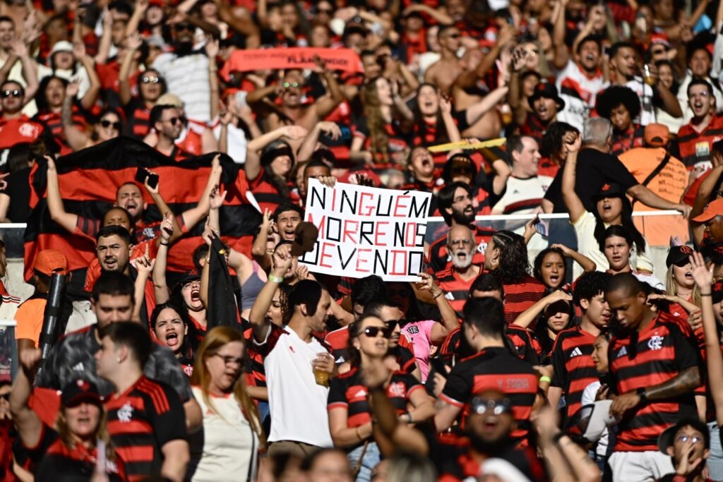 Flamengo e Corinthians se Destacam em Ranking Digital de Redes Sociais