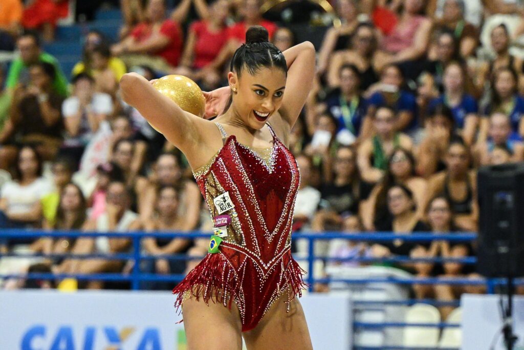 Geovanna Santos e Bárbara Domingos Brilham no Campeonato Brasileiro de Ginástica Rítmica em Natal