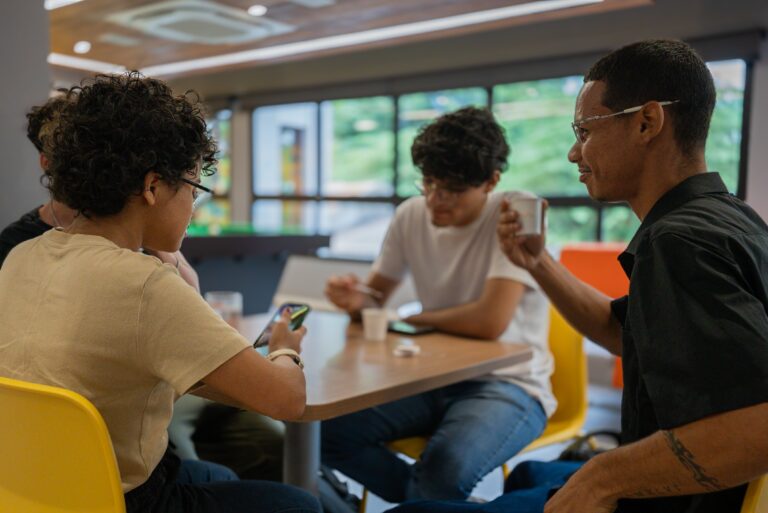 Conecta Jovem: Bolsa e Cursos Gratuitos de Tecnologia em MT Imagem do artigo