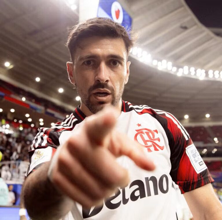 Arrascaeta é Finalista do Prêmio Rei da América 2025 ao Lado de Messi e Martínez