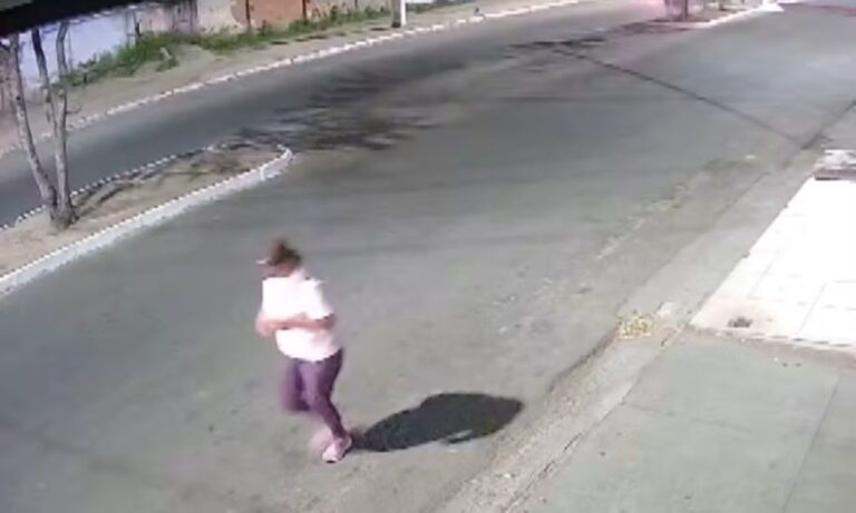 Mulher tem perna amputada após atropelamento em Serrinha, Bahia Mulher tem perna amputada após atropelamento em Serrinha, Bahia