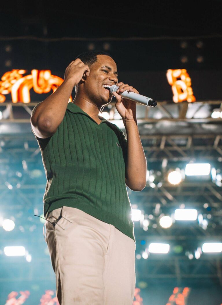 Netto Brito: Sucesso Estrondoso com o Segundo Lugar entre os Artistas Mais Ouvidos da Bahia