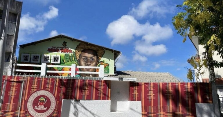 Escola Afro-brasileira Maria Felipa Mantém Atividades com Apoio Artístico e Político Escola Afro-brasileira Maria Felipa Mantém Atividades com Apoio Artístico e Político