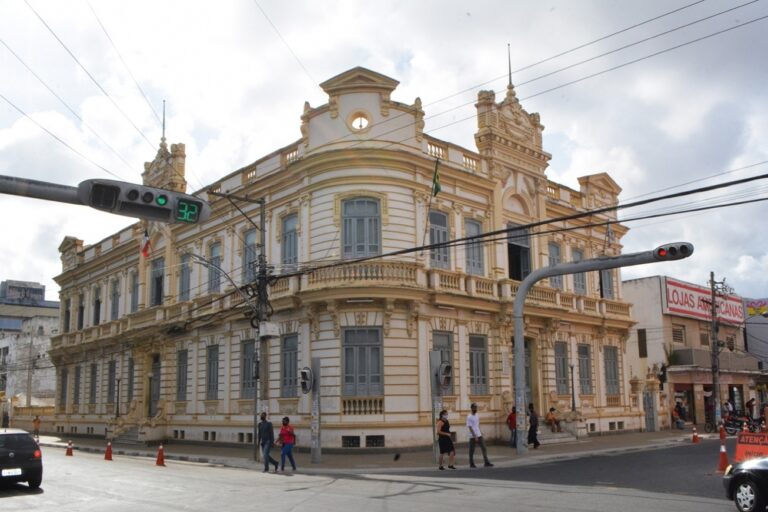 Feira de Santana Cria Conselho de Gestão para Organizações Sociais
