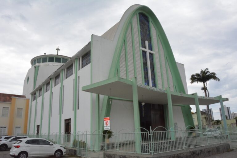 Frades Capuchinhos: Pioneiros de um Impactante Projeto na Princesa do Sertão Frades Capuchinhos: Pioneiros de um Impactante Projeto na Princesa do Sertão
