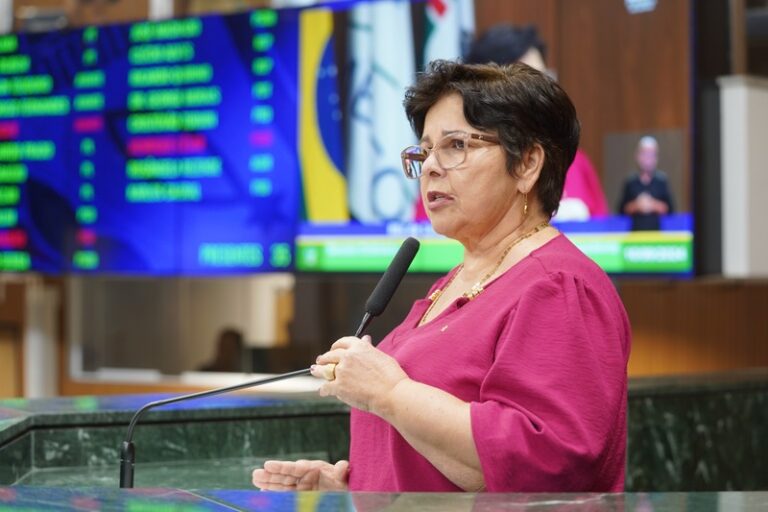 Goiás Cria Política Integral de Saúde da Mulher na Menopausa: Um Marco Importante