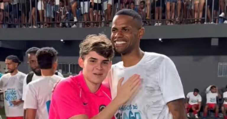 Júnior Santos Participa de Jogo Festivo Durante Recuperação; Atlético-MG Ameaça Multa
