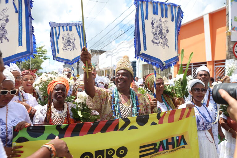 Ouro Negro Promove Blocos de Matriz Africana na Lavagem da Purificação em Santo Amaro Ouro Negro Promove Blocos de Matriz Africana na Lavagem da Purificação em Santo Amaro