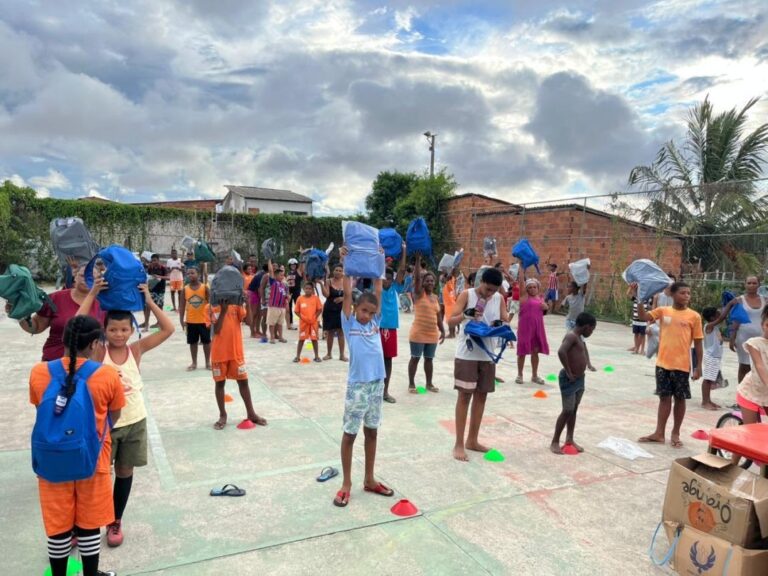 Projeto Seninha: União de Esporte e Educação com Entrega de Kits Escolares em Feira de Santana Projeto Seninha: União de Esporte e Educação com Entrega de Kits Escolares em Feira de Santana